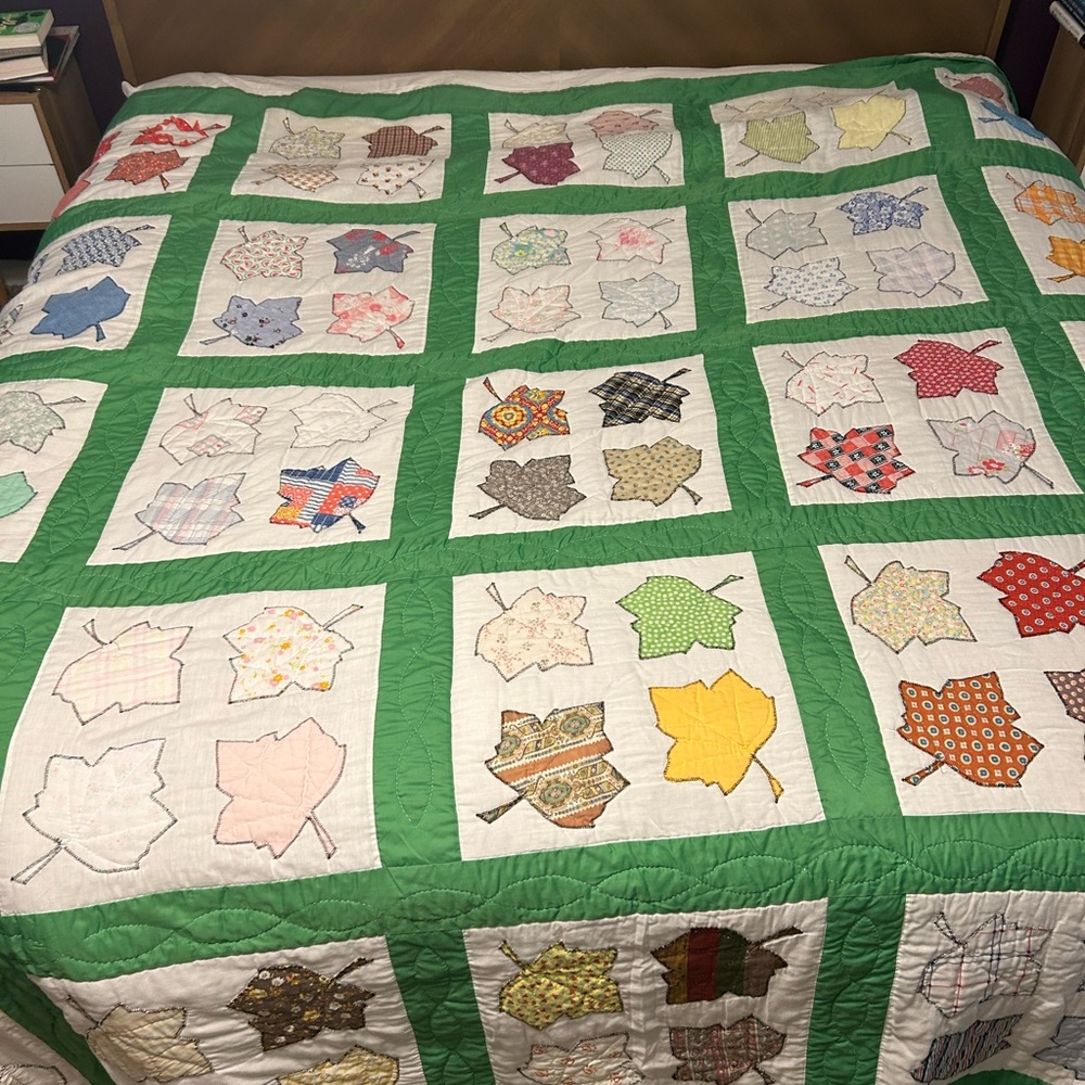 Vintage Queen Sized Maple Leaf Quilt Lightweight
